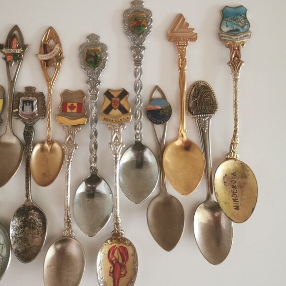 Mixed Lot of 13 Vintage Souvenir Spoons, Job Lot Crafting Jewelry Tourists - Picture 3 of 5